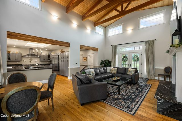 90 Bonnie LN, Sagle, ID 83860