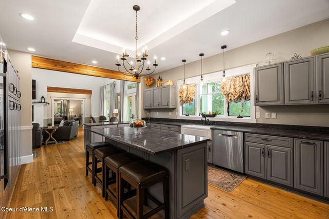 90 Bonnie LN, Sagle, ID 83860