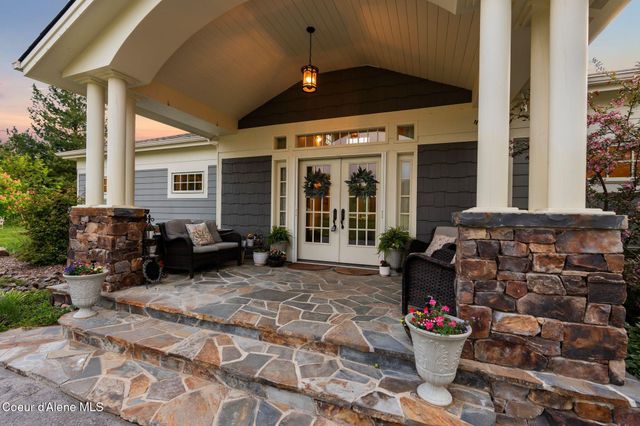 90 Bonnie LN, Sagle, ID 83860