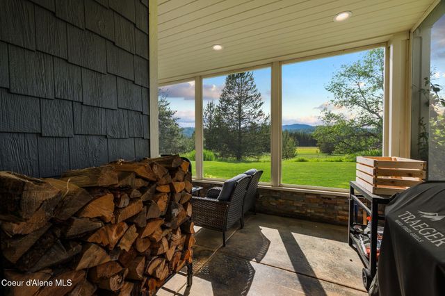 90 Bonnie LN, Sagle, ID 83860