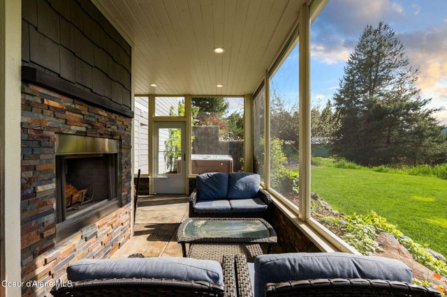 90 Bonnie LN, Sagle, ID 83860
