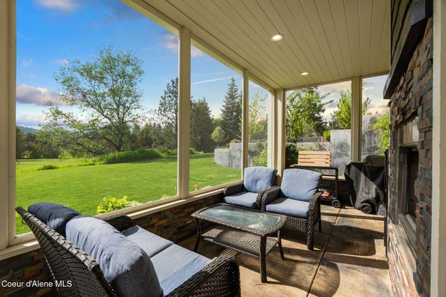90 Bonnie LN, Sagle, ID 83860