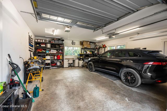 90 Bonnie LN, Sagle, ID 83860