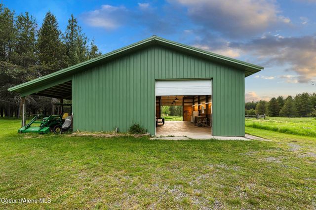 90 Bonnie LN, Sagle, ID 83860