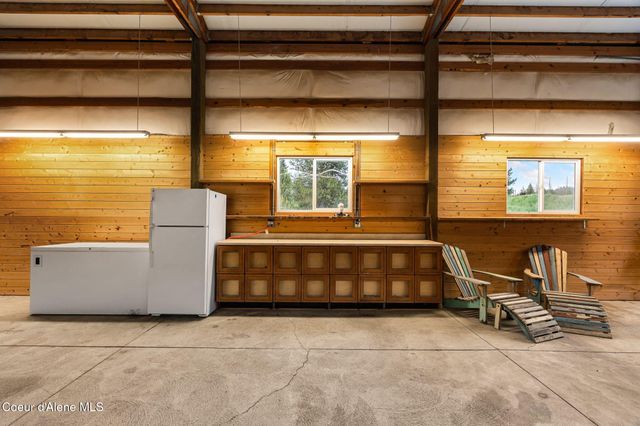 90 Bonnie LN, Sagle, ID 83860