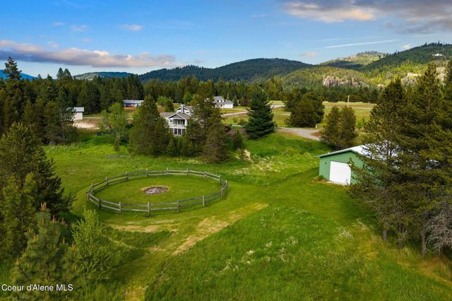90 Bonnie LN, Sagle, ID 83860