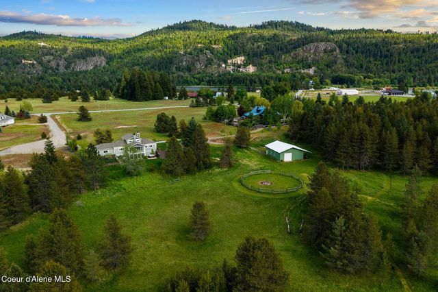 90 Bonnie LN, Sagle, ID 83860