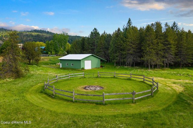 90 Bonnie LN, Sagle, ID 83860