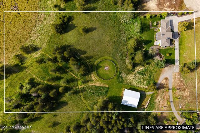 90 Bonnie LN, Sagle, ID 83860