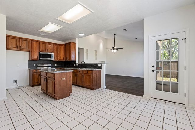 1602 Winston Homestead Drive, Richmond, TX 77406