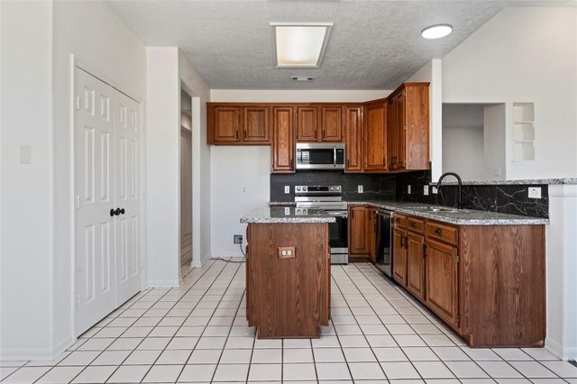 1602 Winston Homestead Drive, Richmond, TX 77406