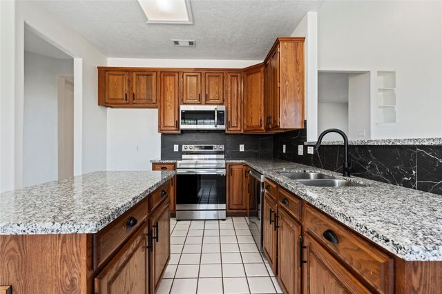 1602 Winston Homestead Drive, Richmond, TX 77406