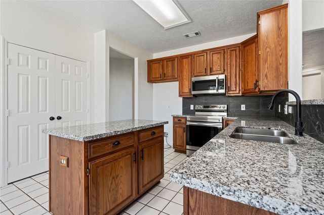 1602 Winston Homestead Drive, Richmond, TX 77406