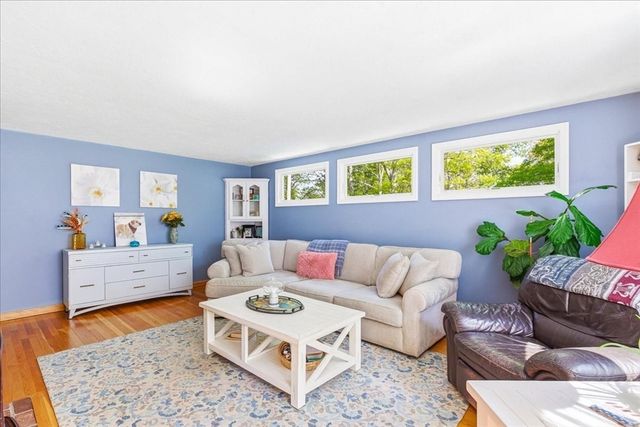 9 Woodridge Rd, Sandwich, MA 02537