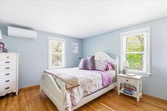 9 Woodridge Rd, Sandwich, MA 02537