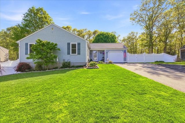 9 Woodridge Rd, Sandwich, MA 02537