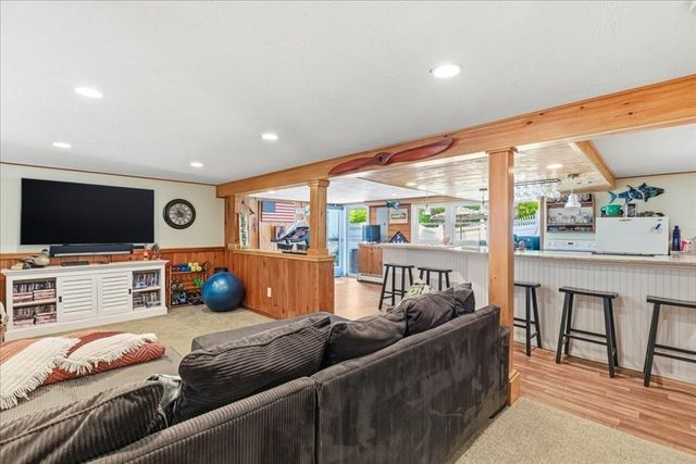 9 Woodridge Rd, Sandwich, MA 02537