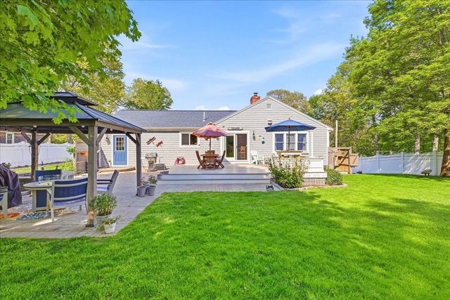 9 Woodridge Rd, Sandwich, MA 02537
