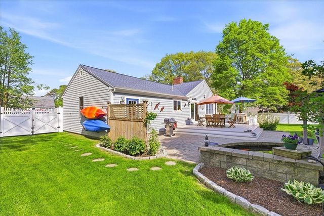 9 Woodridge Rd, Sandwich, MA 02537
