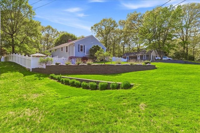 9 Woodridge Rd, Sandwich, MA 02537