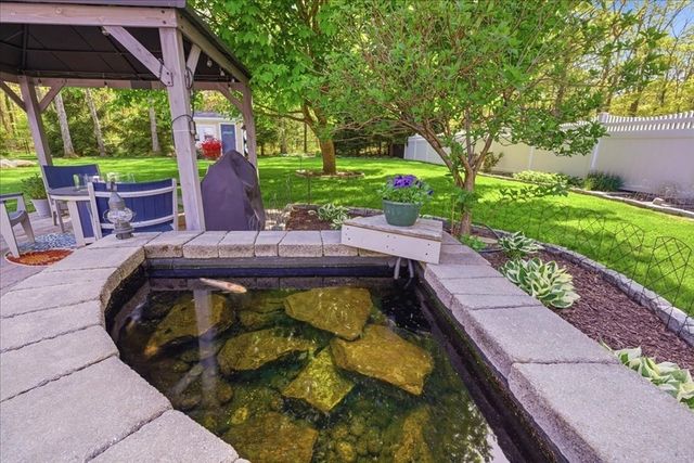 9 Woodridge Rd, Sandwich, MA 02537