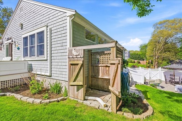 9 Woodridge Rd, Sandwich, MA 02537