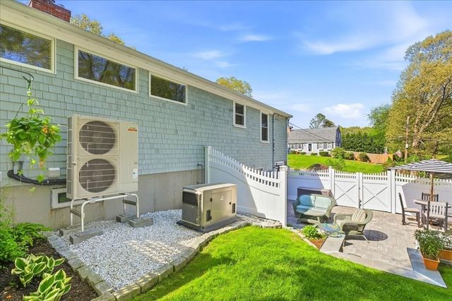 9 Woodridge Rd, Sandwich, MA 02537