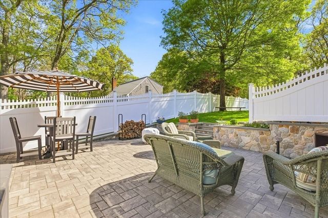 9 Woodridge Rd, Sandwich, MA 02537
