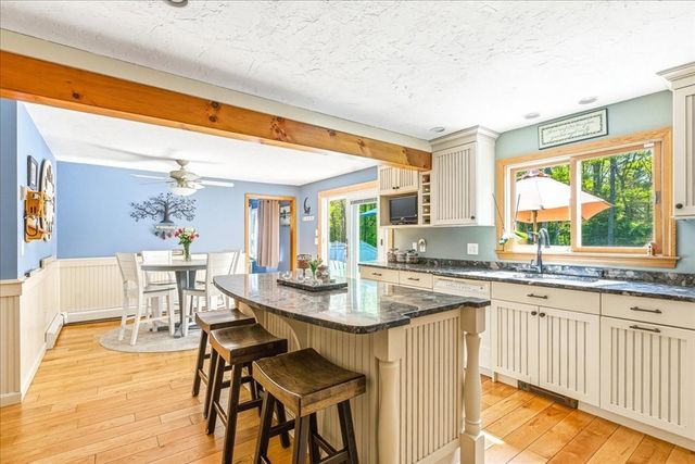 9 Woodridge Rd, Sandwich, MA 02537