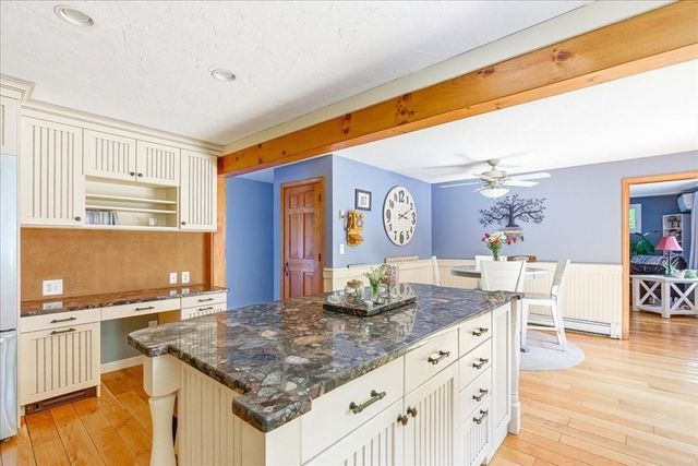 9 Woodridge Rd, Sandwich, MA 02537