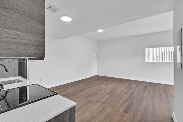 1021 NW 1st Street 301, Miami, FL 33128