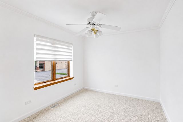 15 Manchester Lane, Elmhurst, IL 60126