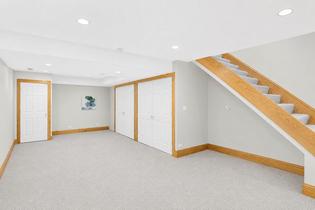15 Manchester Lane, Elmhurst, IL 60126
