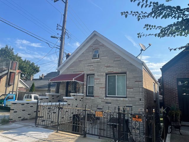 2213 S Oakley Avenue, Chicago, IL 60608