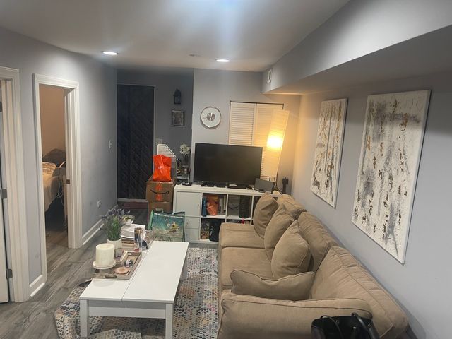 2213 S Oakley Avenue, Chicago, IL 60608