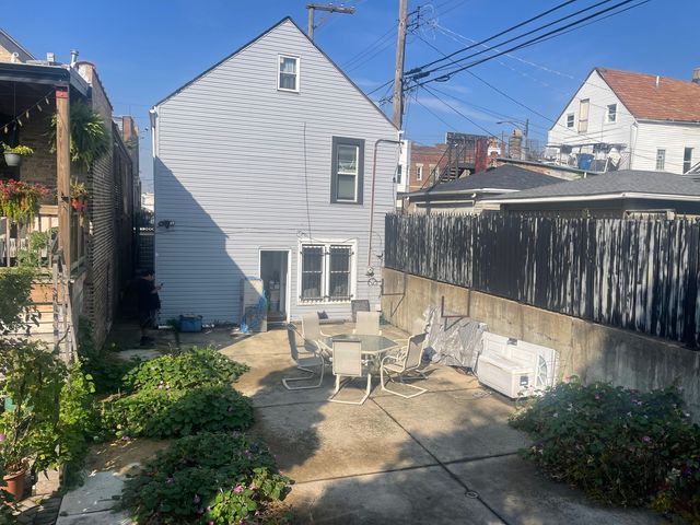 2213 S Oakley Avenue, Chicago, IL 60608