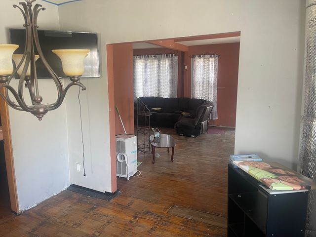 2213 S Oakley Avenue, Chicago, IL 60608