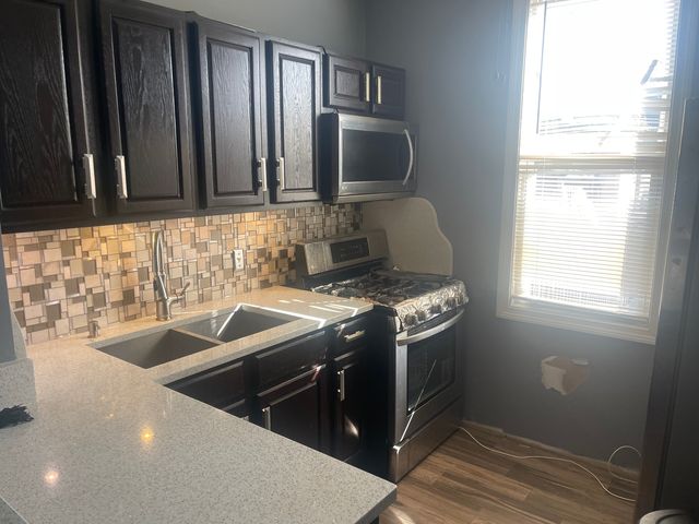 2213 S Oakley Avenue, Chicago, IL 60608