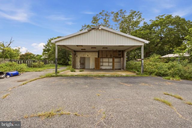 318 S MAIN ST, Elmer, NJ 08318