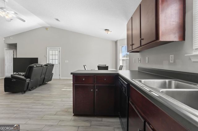 135 Lake Victoria Drive, Kingsland, GA 31548