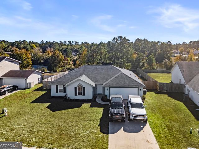 135 Lake Victoria Drive, Kingsland, GA 31548