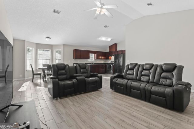 135 Lake Victoria Drive, Kingsland, GA 31548