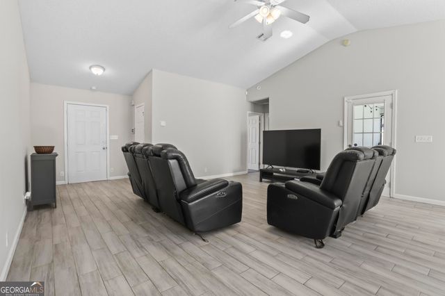 135 Lake Victoria Drive, Kingsland, GA 31548