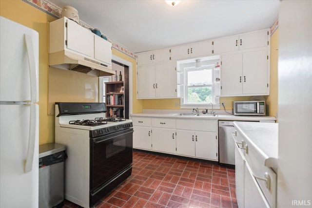 9510 S Snow Road, Bloomington, IN 47403
