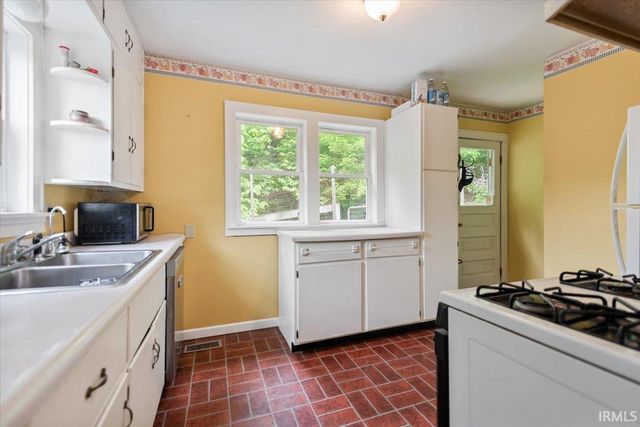 9510 S Snow Road, Bloomington, IN 47403