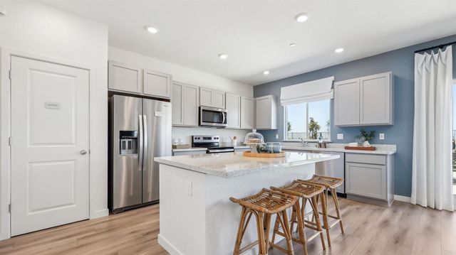 200 Brass Spur Ct, Roseville, CA 95747
