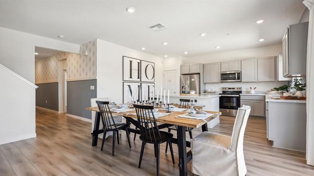 200 Brass Spur Ct, Roseville, CA 95747