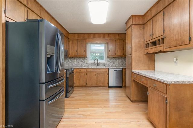 914 Ferndale Drive, Thomasville, NC 27360