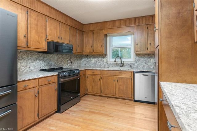 914 Ferndale Drive, Thomasville, NC 27360