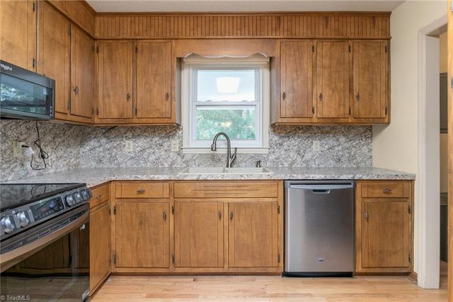 914 Ferndale Drive, Thomasville, NC 27360